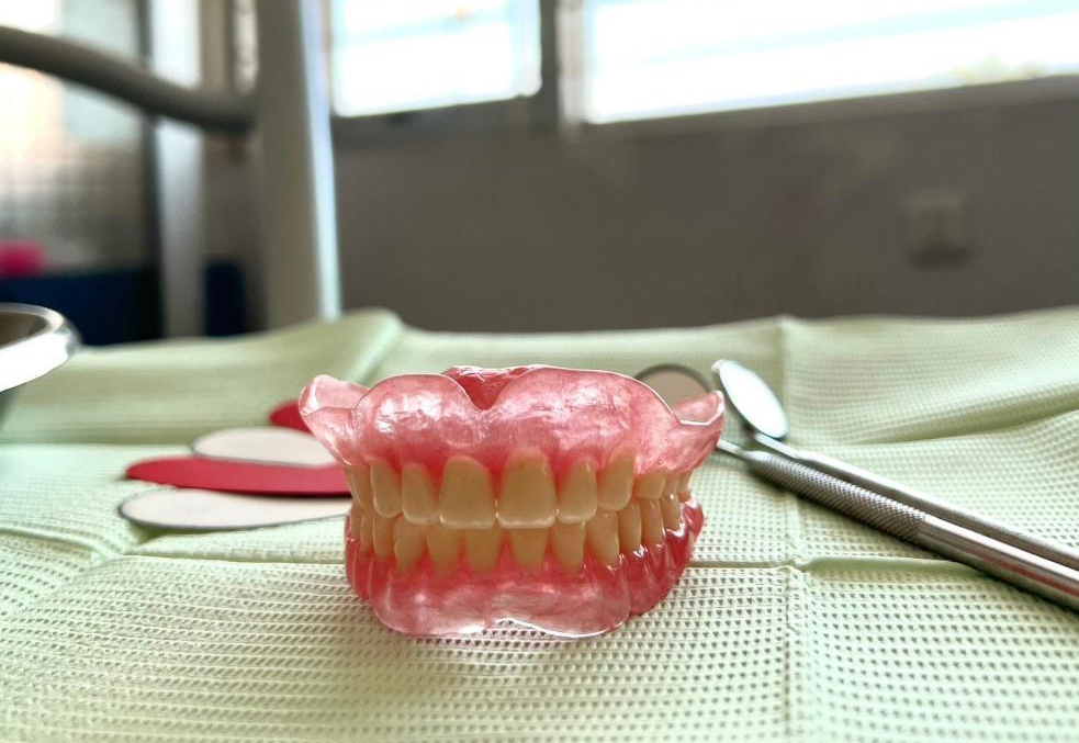 APA SIH GIGI PALSU LEPASAN ITU ?